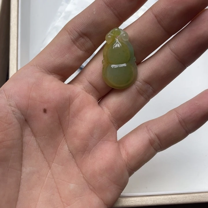 石英质玉未镶嵌颈饰?**洁