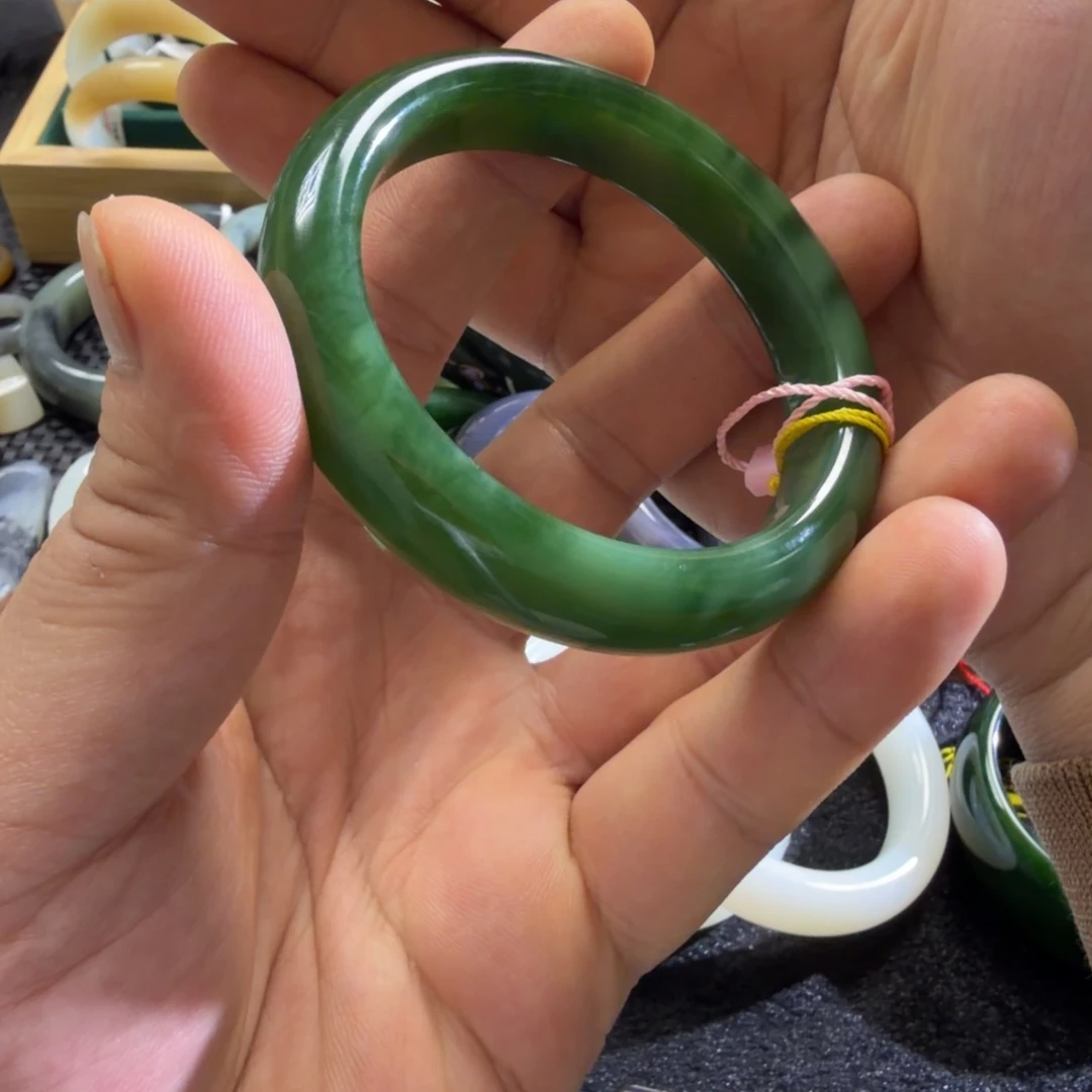 和田玉未镶嵌手镯