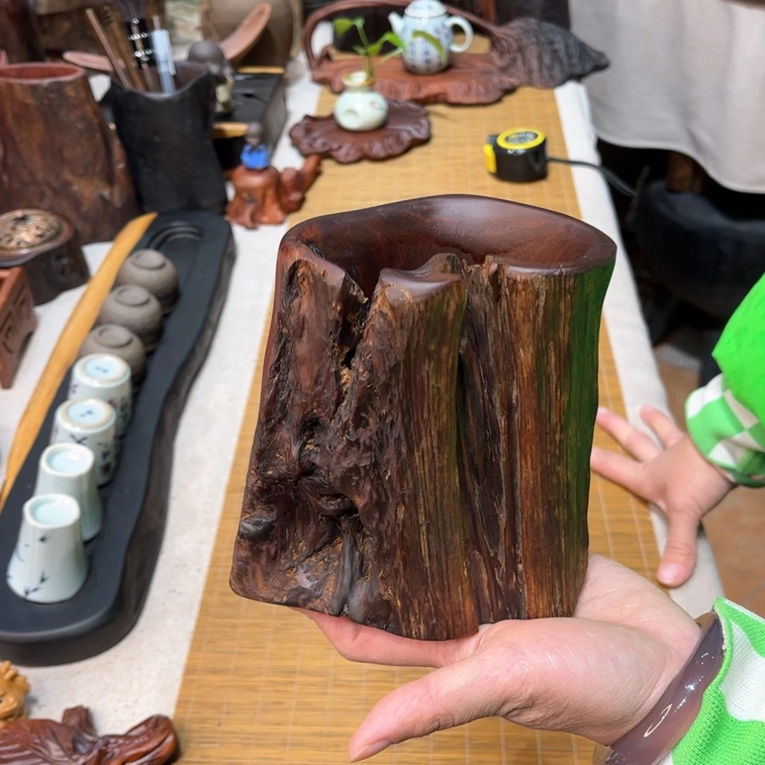 水*痕缅甸花梨随形笔筒