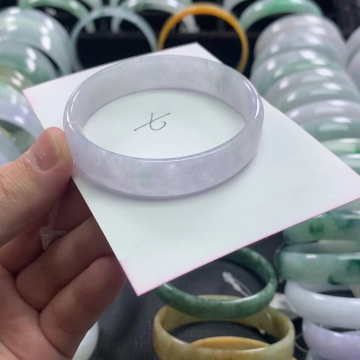 翡翠未镶嵌手镯公主