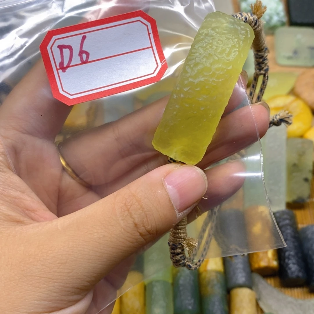 蛇纹石玉未镶嵌颈饰惜*