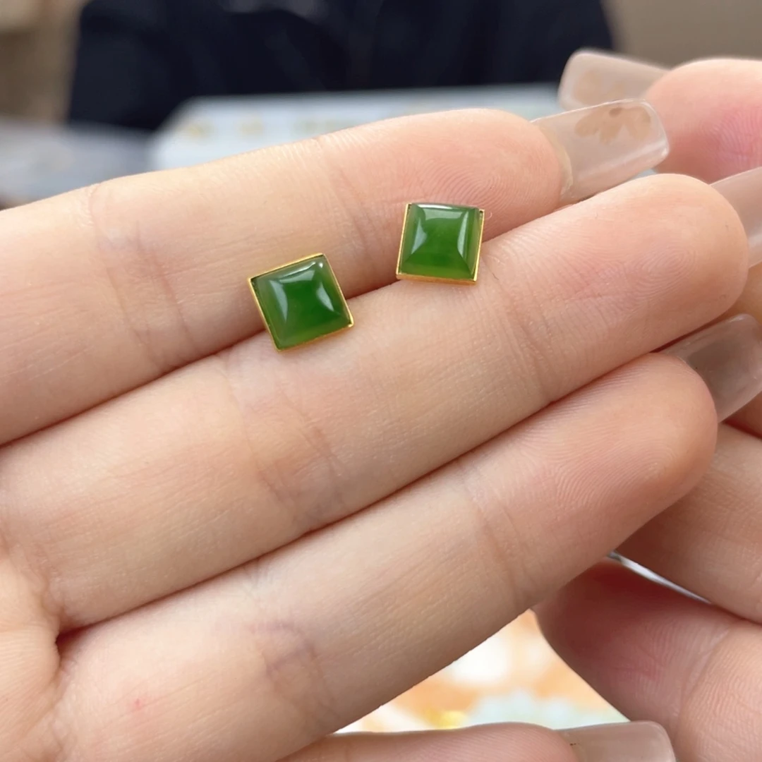 颈饰18K金镶嵌和田玉