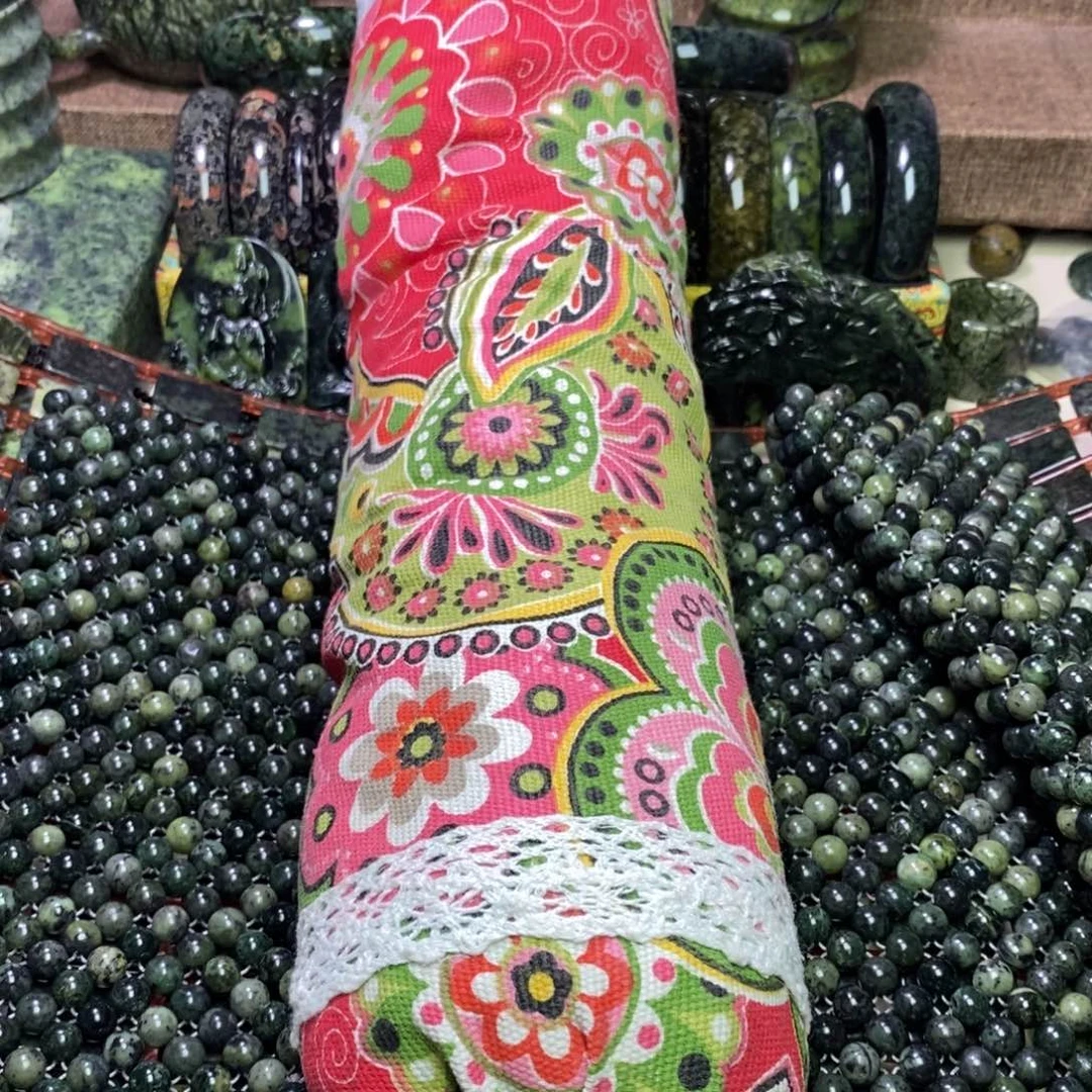 蛇纹石玉未镶嵌吊坠