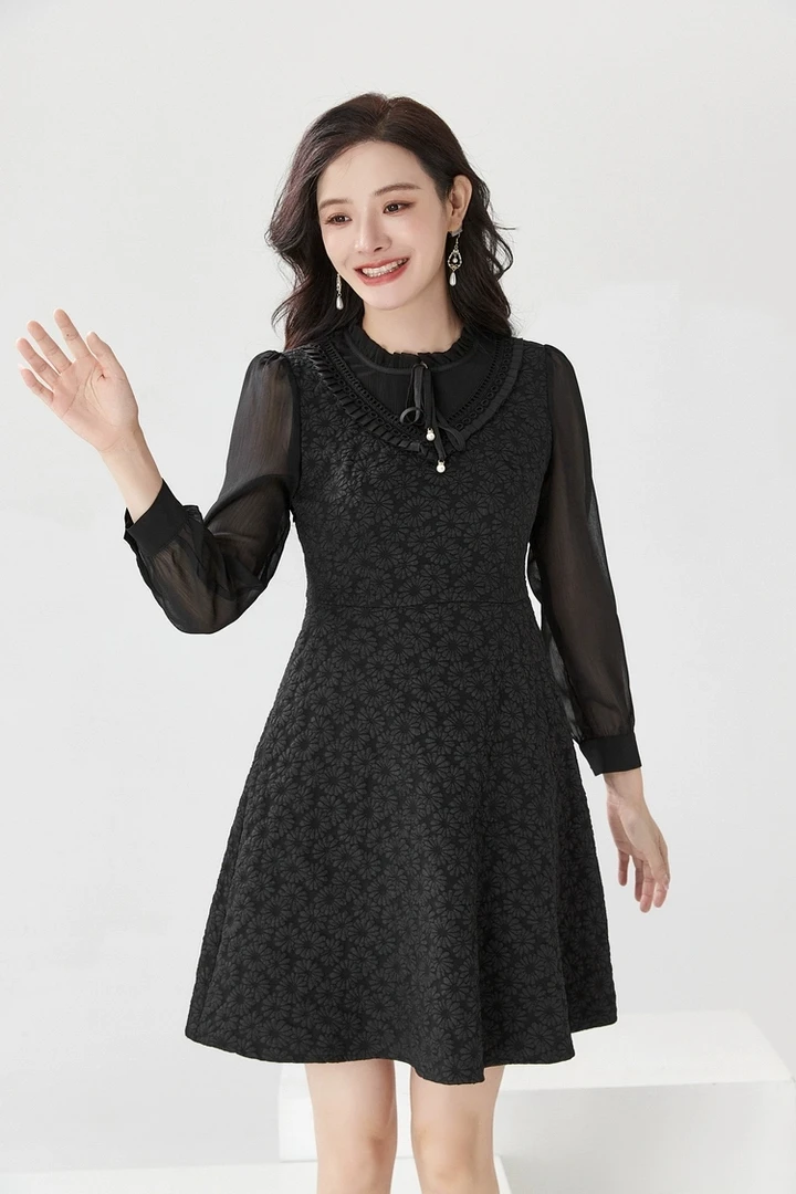8102优雅复古蕾丝拼接拼接A字收腰显瘦连衣裙