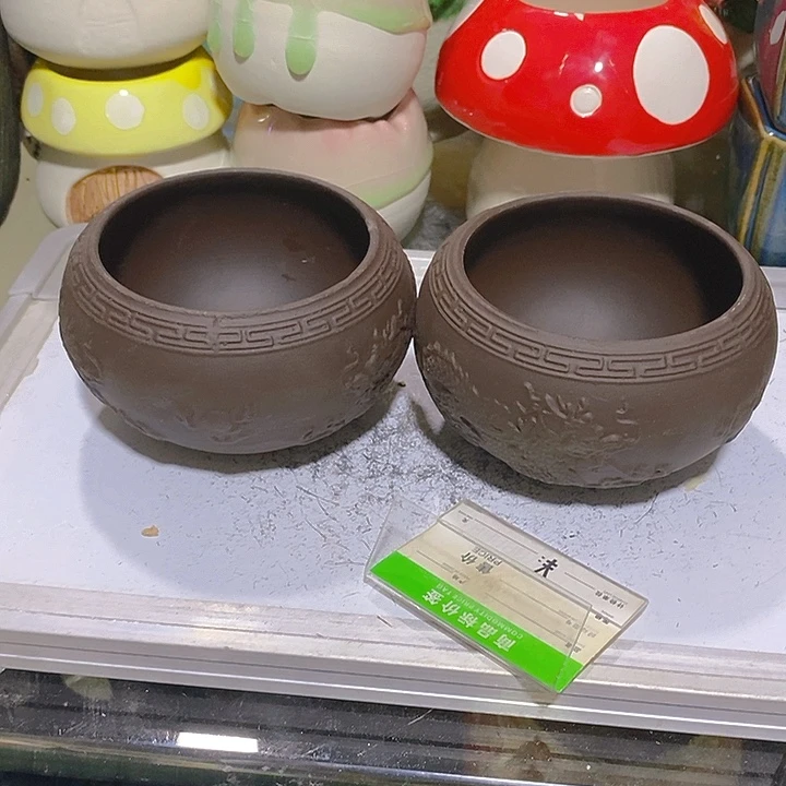 摆件多肉瑕疵盆有孔。