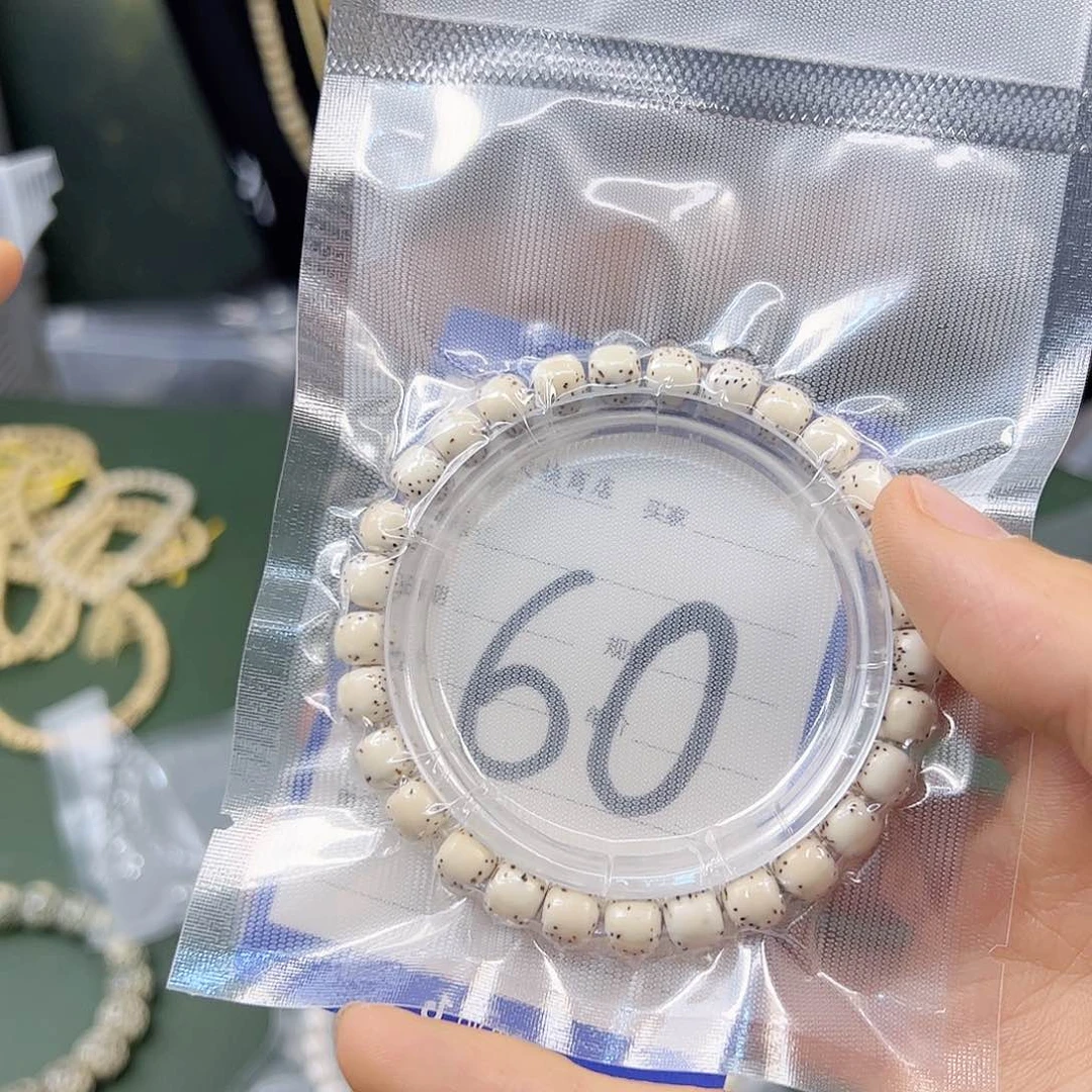 星月菩提吊坠原白单圈87尺寸。 60