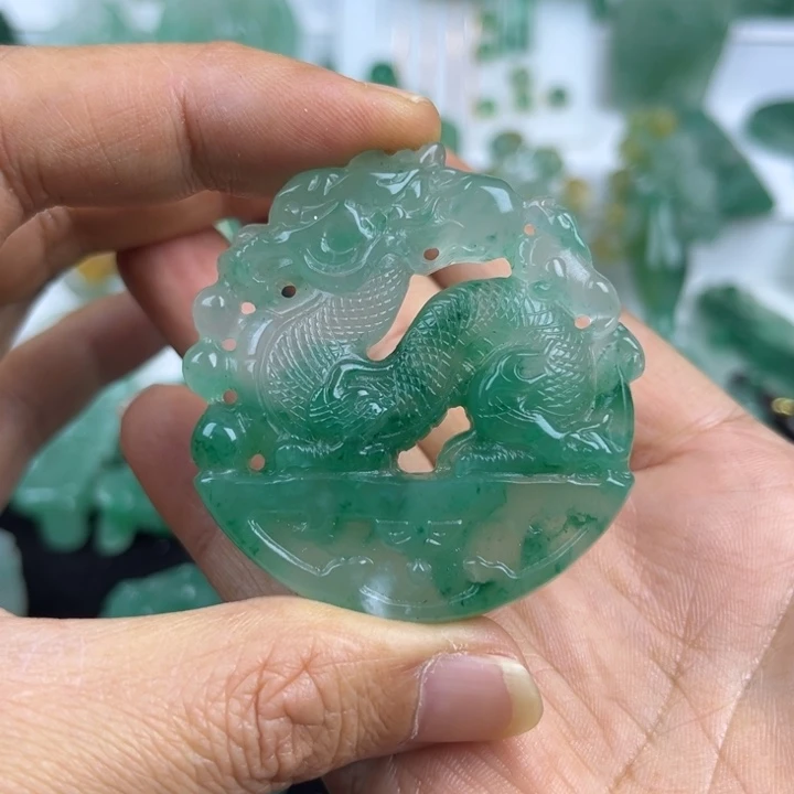 石英质玉未镶嵌颈饰