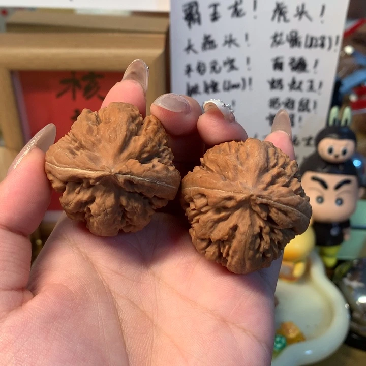吊坠桃核霸王龙霸王龙
