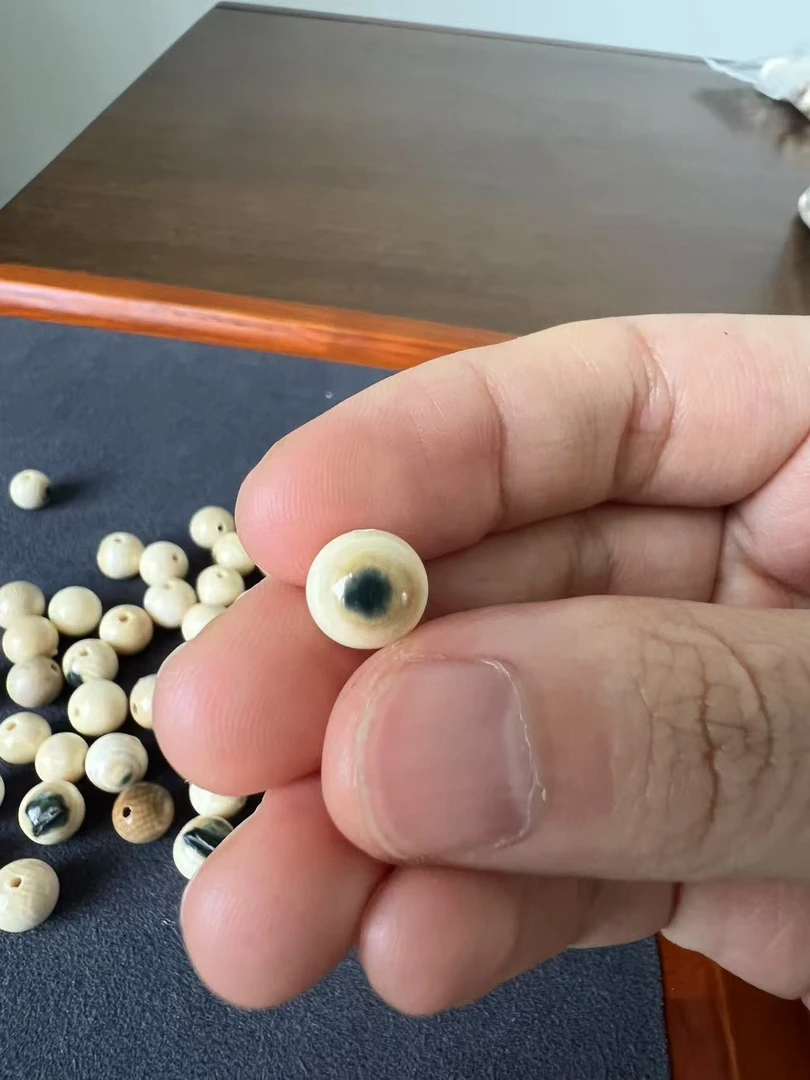 0617天然猛犸牙瑕疵蓝皮圆珠【现场称重】