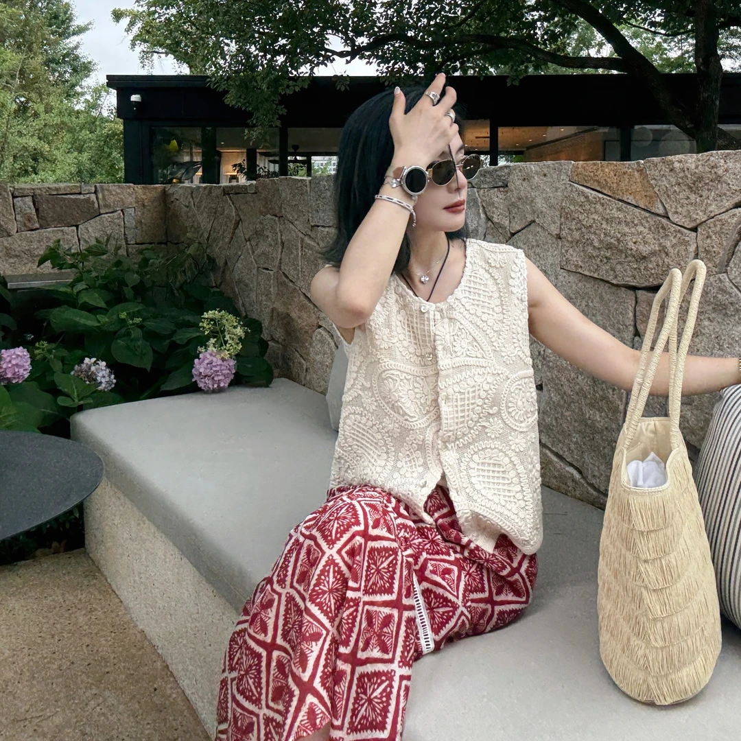 TheLOE/100棉法式气质刺绣钩花镂空修身透气马甲#06.22MJ-G5884