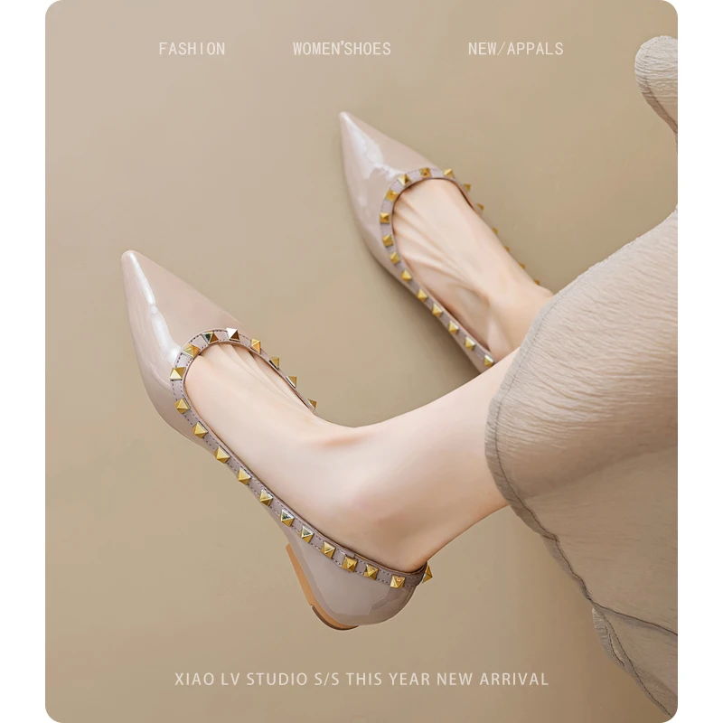 百搭裸色平底鞋女气质漆皮铆钉尖头浅口芭蕾舞单鞋大码女鞋41-43