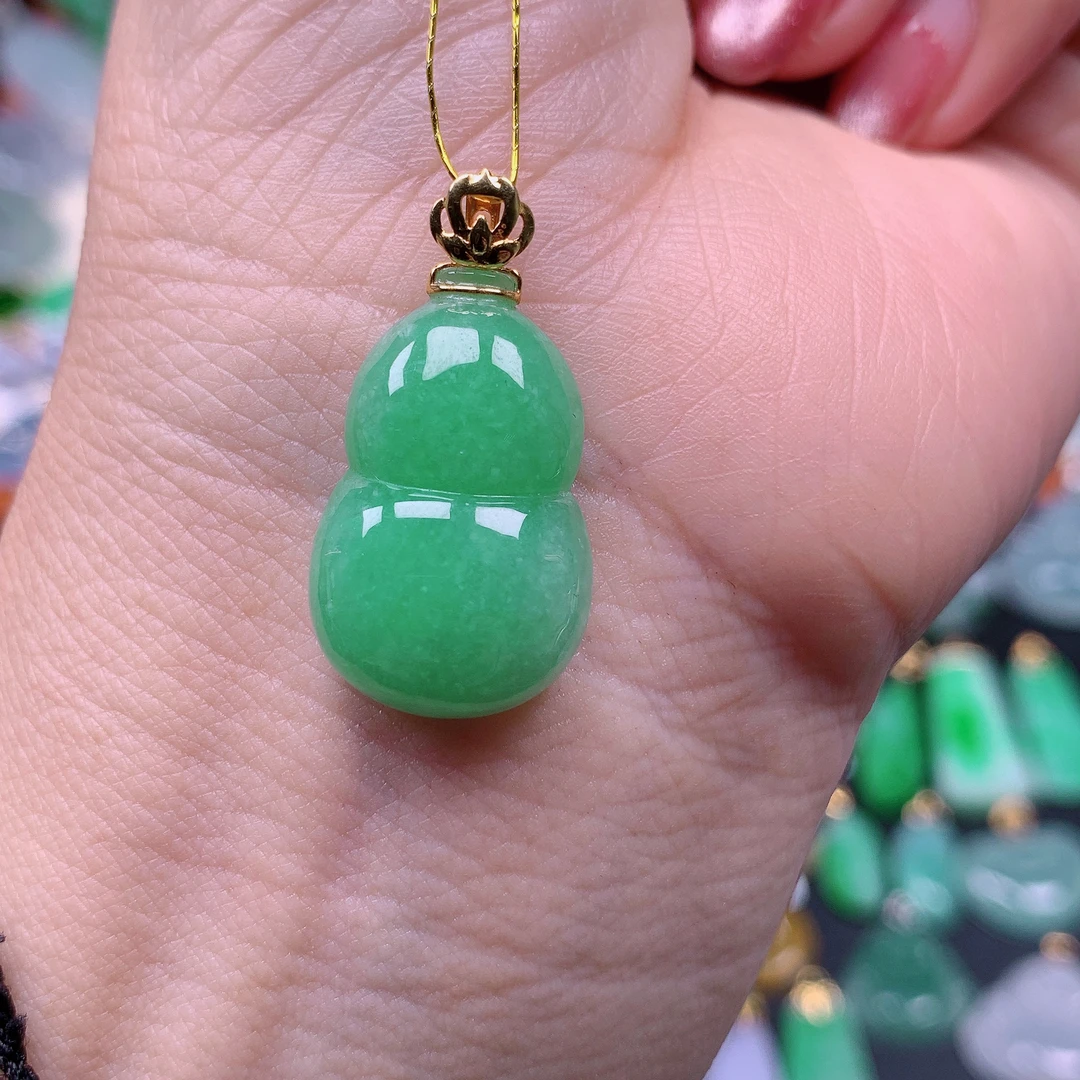 缅甸天然A货翡翠，满绿葫芦 编号695/0102尺28-14.7-6.3