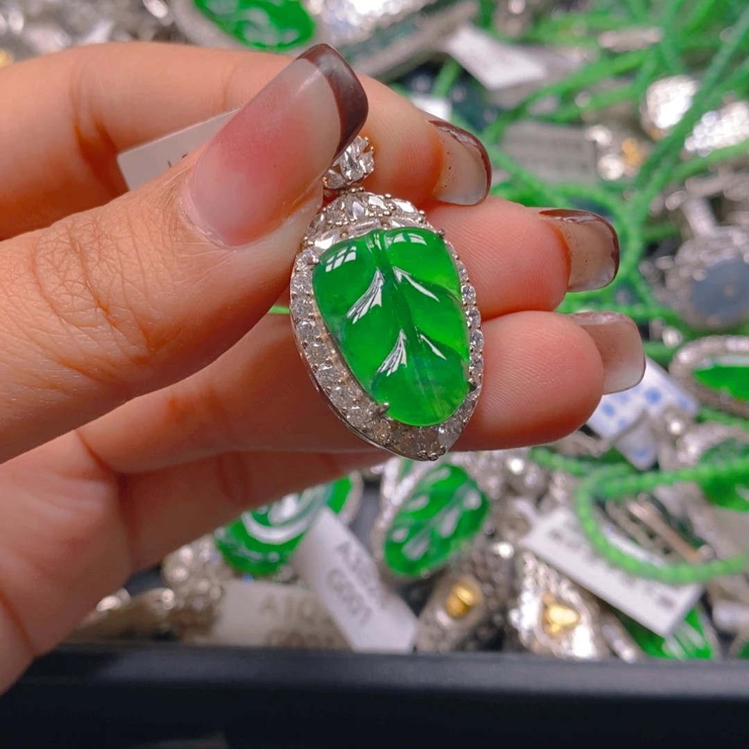 翡翠颈饰银S925镶嵌5888888