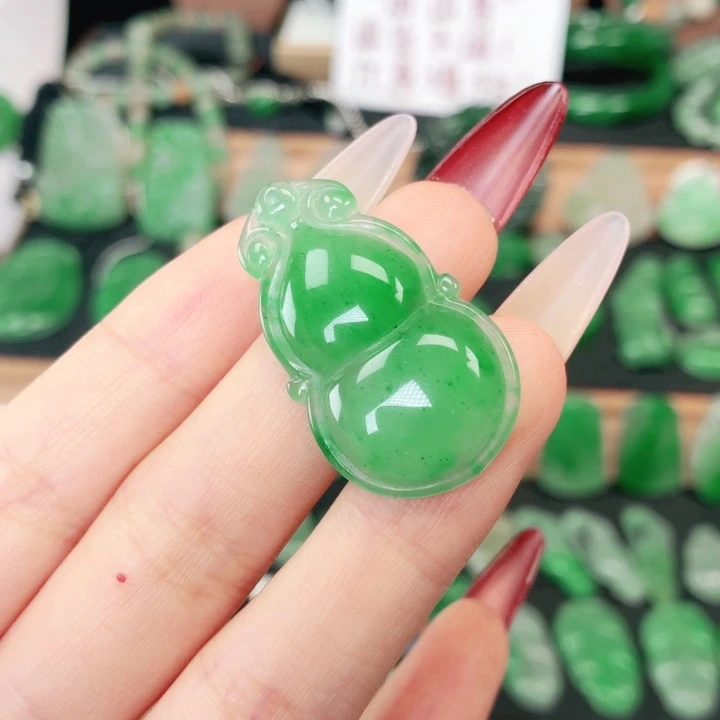 石英质玉（非洲翠）未镶嵌颈饰