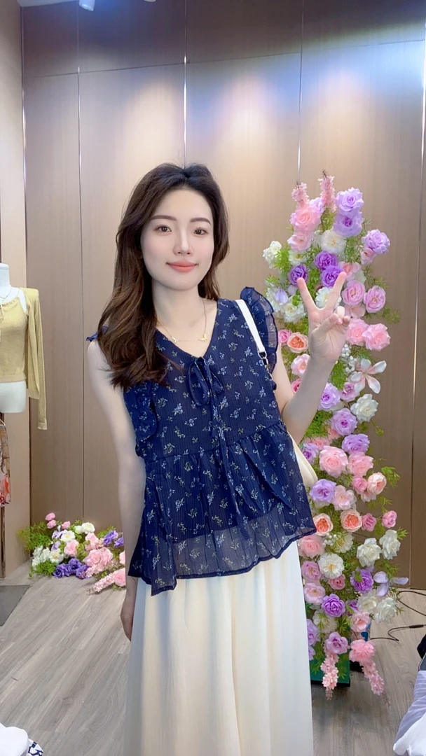 韩版2025年夏季韩国东大门甜美碎花小清新飞袖V领绑带减龄上衣女