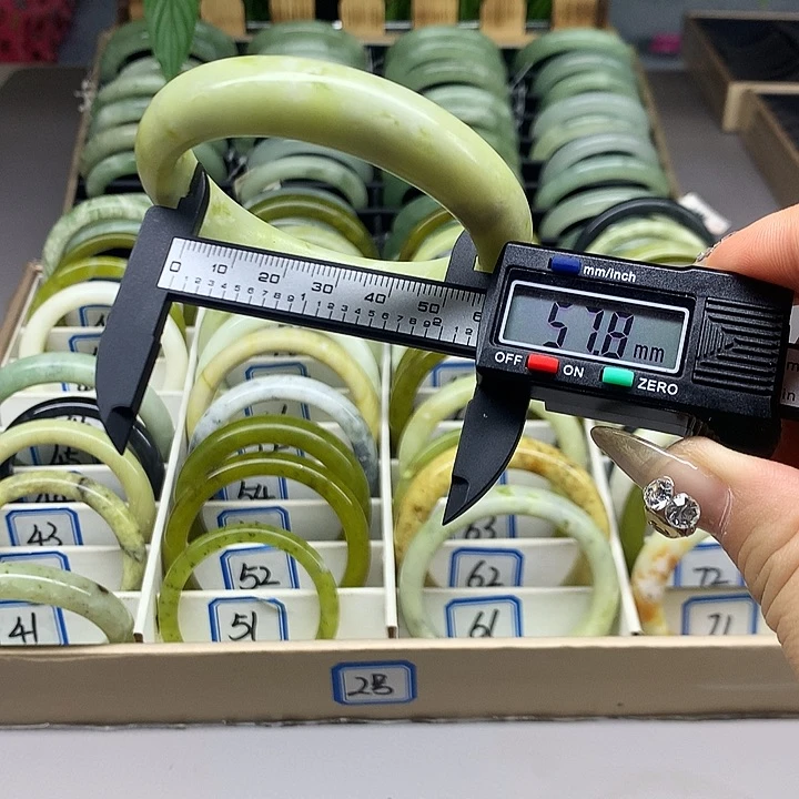 未镶嵌蛇纹石玉手镯46