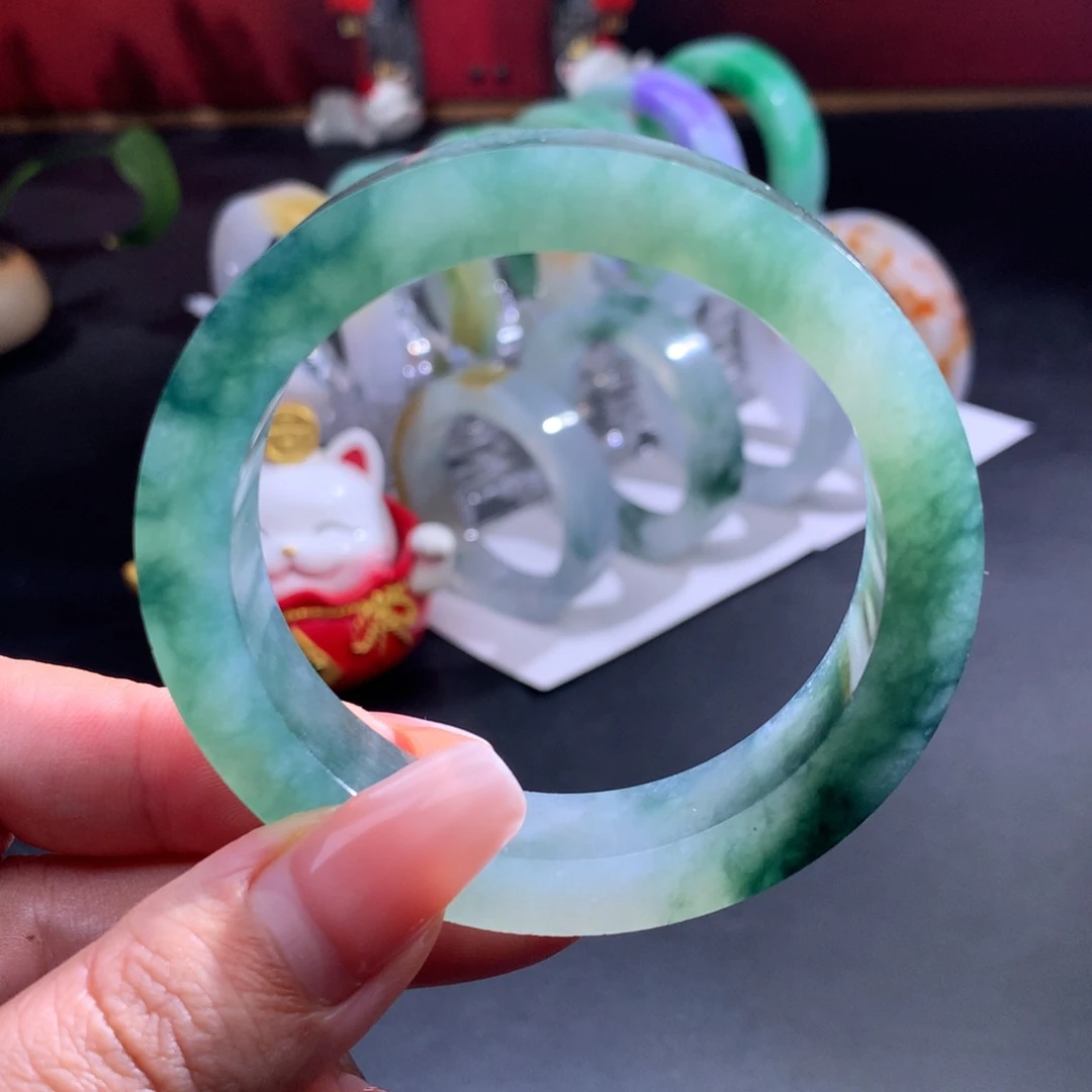 定制翡翠未镶嵌翡翠手镯
