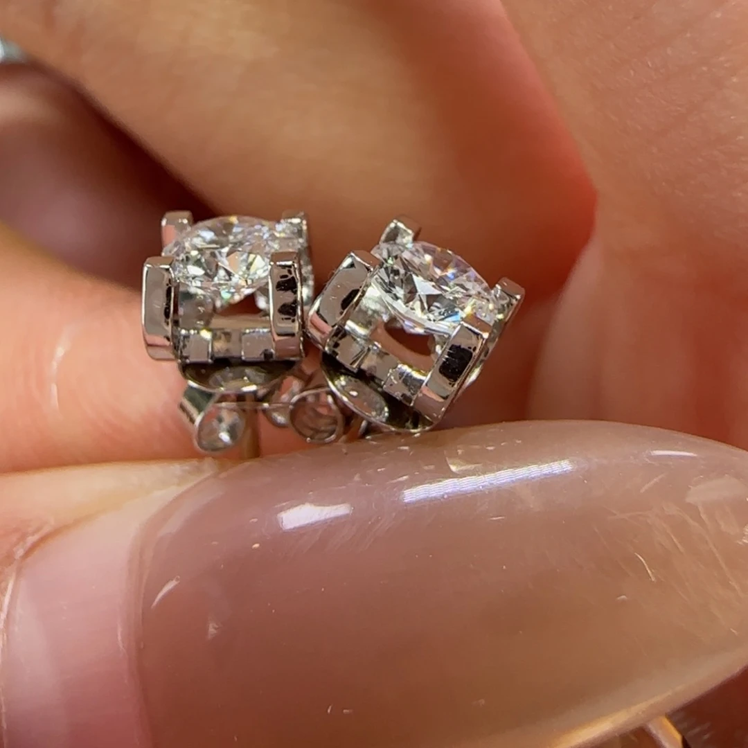 实验室培育钻石18K金镶嵌牛头耳钉