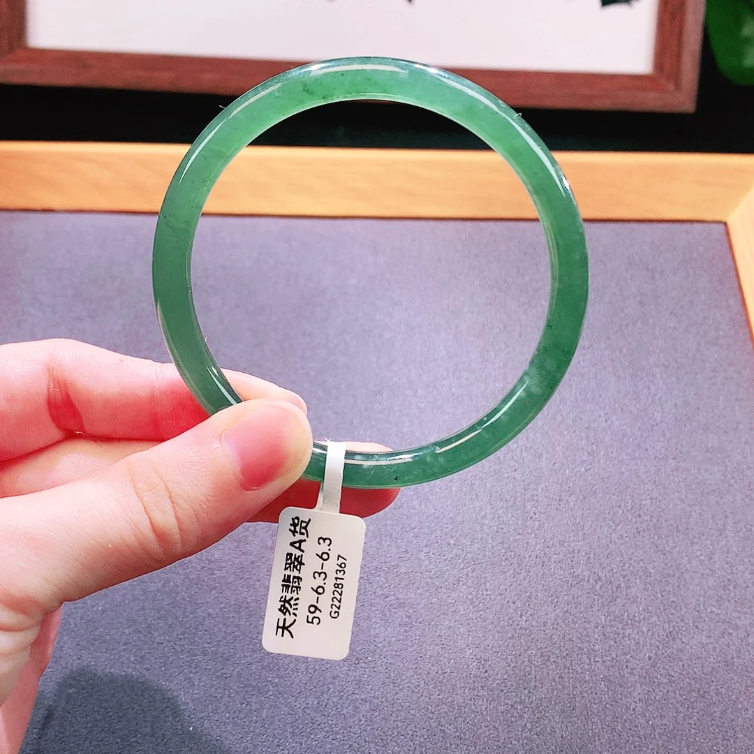 翡翠手镯未镶嵌天然翡翠
