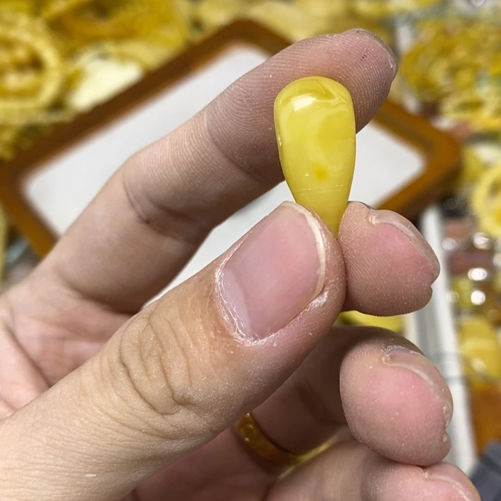 悦***ℋ蜜蜡未镶嵌裸石吊坠