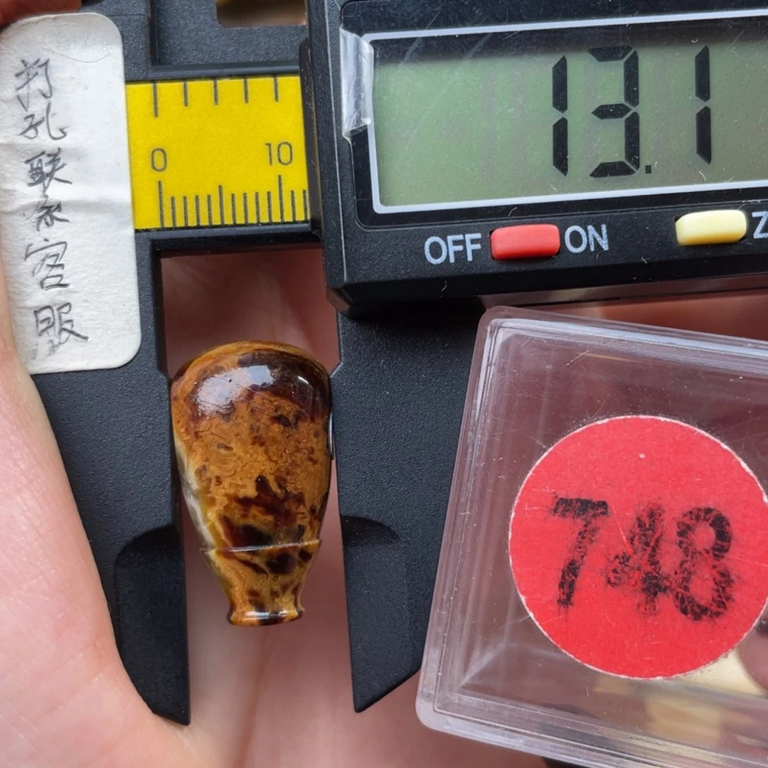 沈***莫蜜蜡未镶嵌珠宝奇石微瑕
