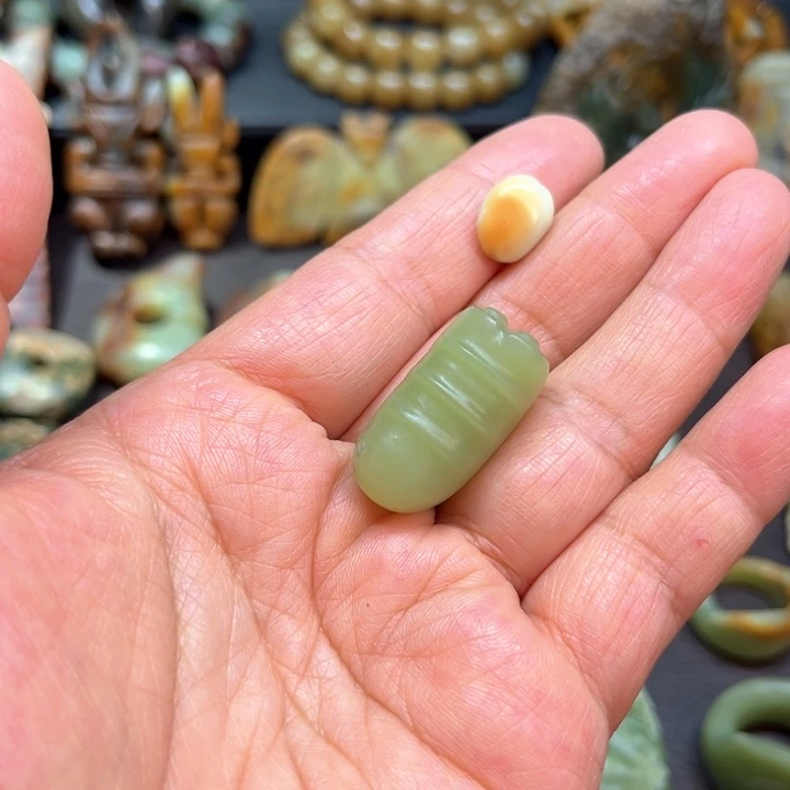 未镶嵌岫岩河磨玉（透闪石质玉）挂件道**旧