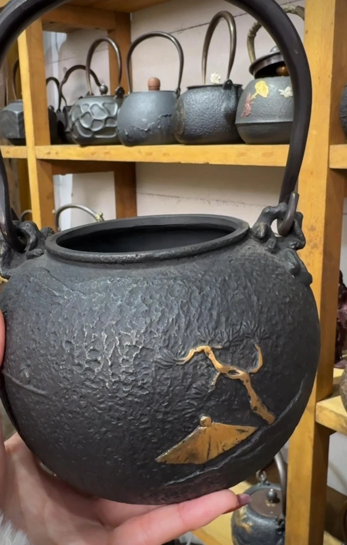 描金山水虎踞堂铸铁泡茶壶家用烧水壶纯手工失蜡法原铁工艺