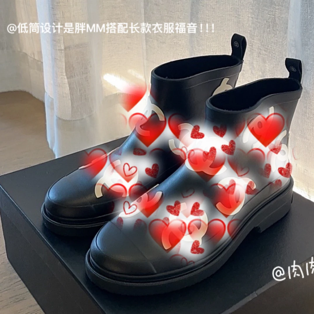 名媛小香风无缝版本3D立体印花短筒女靴厚度黑白中古CC防滑外穿潮