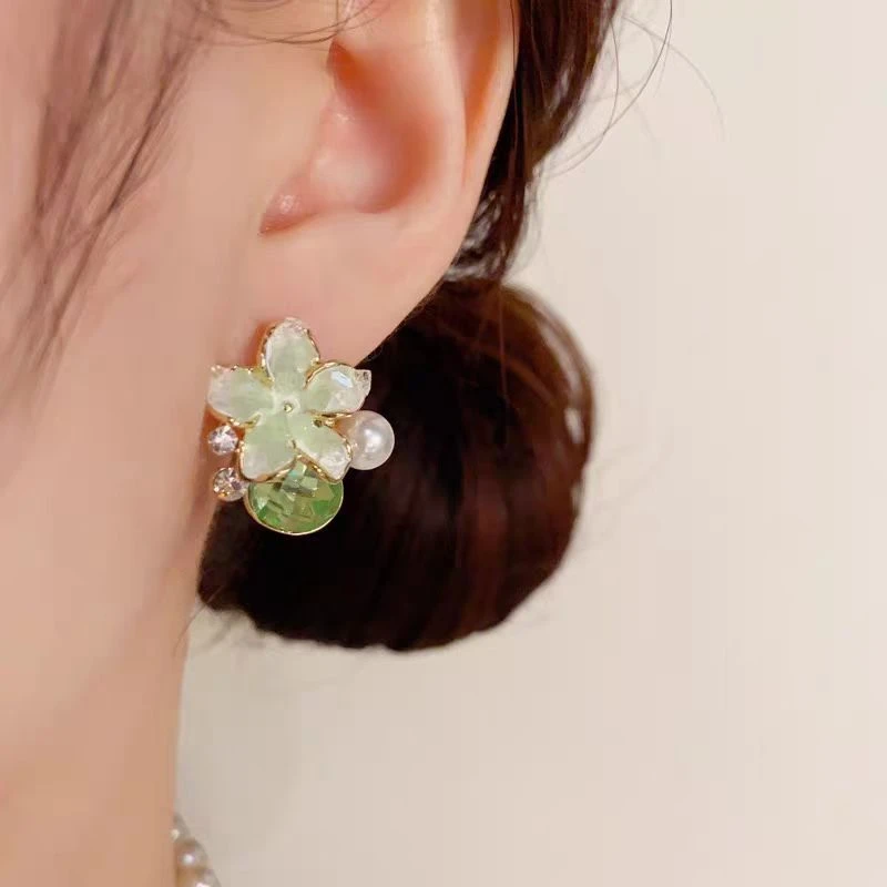 铜合金耳饰 时尚小清新花朵珠珠耳钉轻奢甜美百搭耳环女N2559