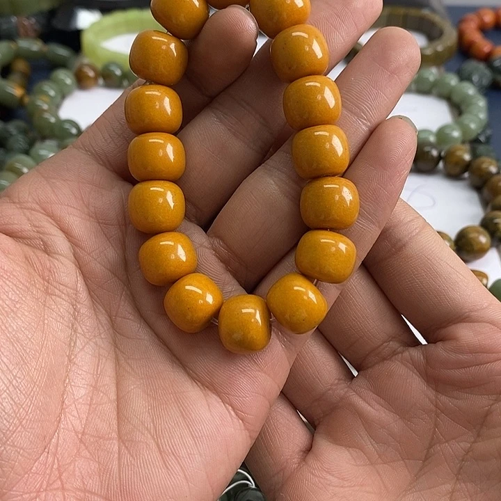 未镶嵌透闪石质玉珠宝奇石