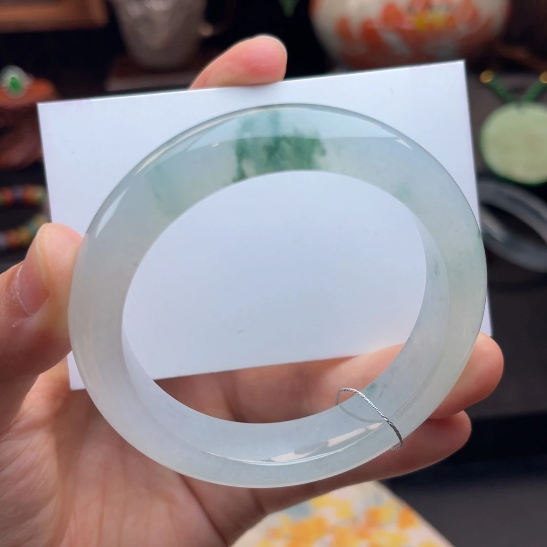 翡翠手镯未镶嵌正圈