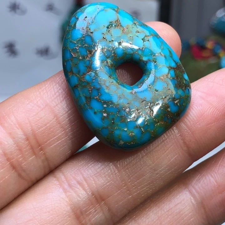 绿松石未镶嵌颈饰