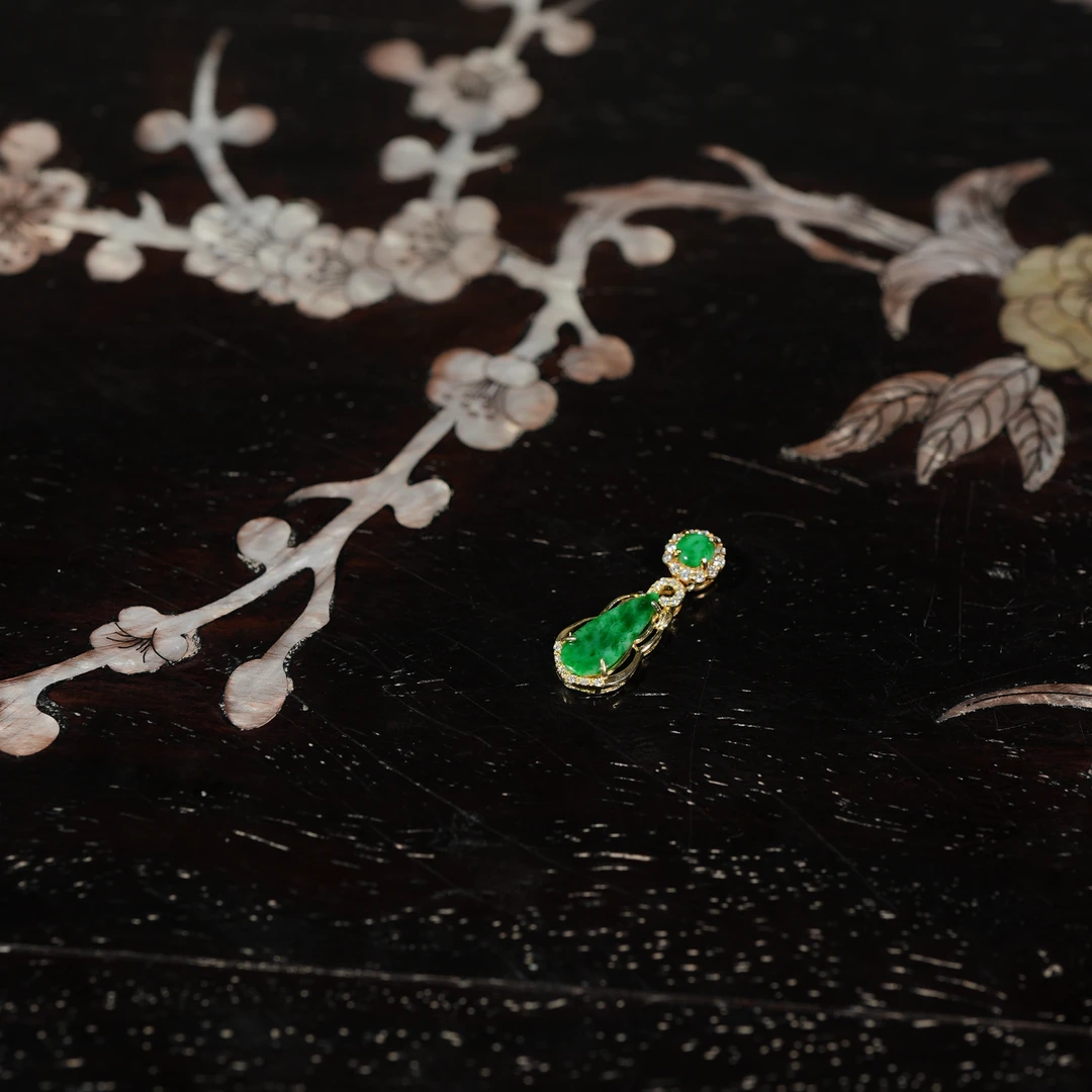 1.11香港王老板-翡翠镶嵌吊坠4y78