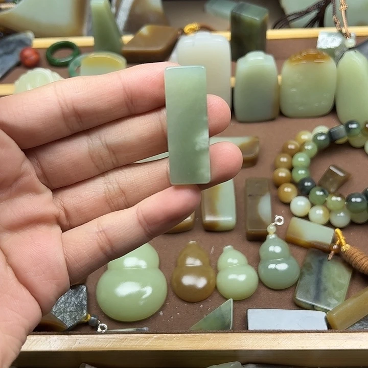 和田玉未镶嵌挂件