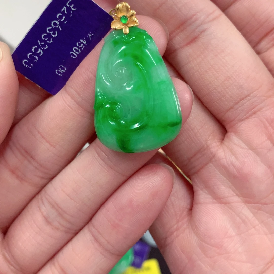 翡翠18K金镶嵌颈饰