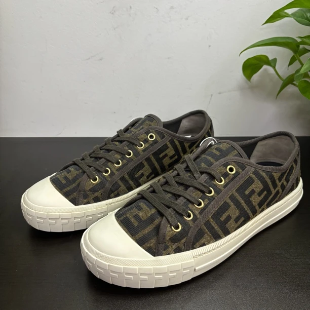 95新 FENDI/芬迪 41欧码棕老花满印帆布板鞋/时尚/透气/潮流