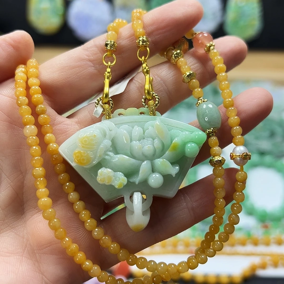 翡翠未镶嵌颈饰吊坠