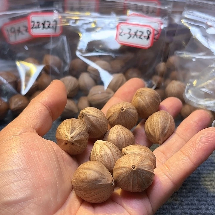 墨***衣吊坠橄榄核2.4❌2.8四花