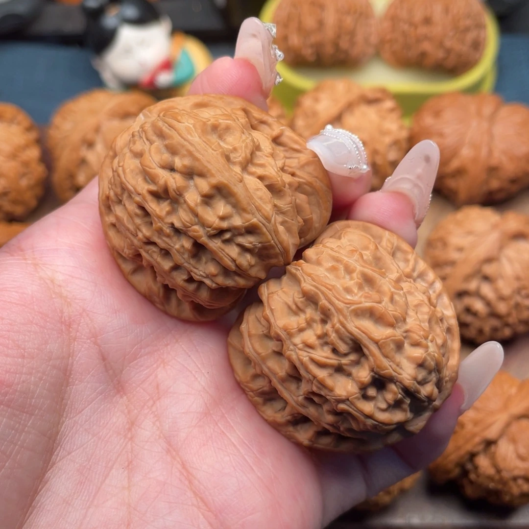 把件文玩核桃全品，红皮老树三角白40