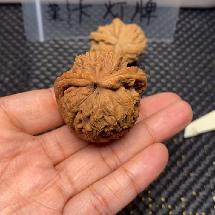 熬***狗文玩核桃吊坠文玩核桃异形单只