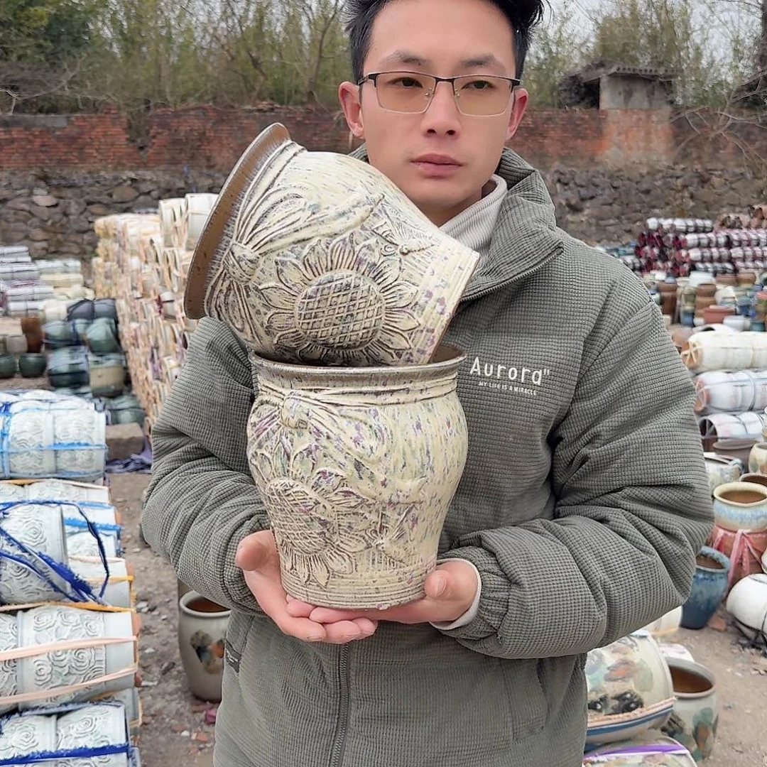 紫砂花盆口17高21（两个蝴蝶结彩色