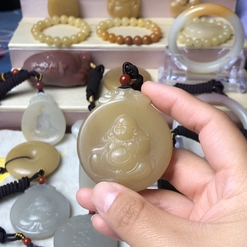 石英质玉未镶嵌颈饰微瑕