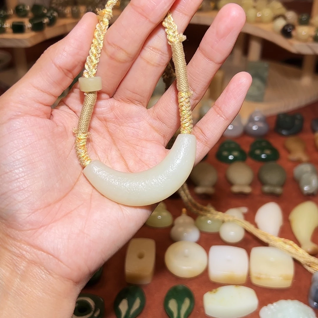 和田玉未镶嵌颈饰