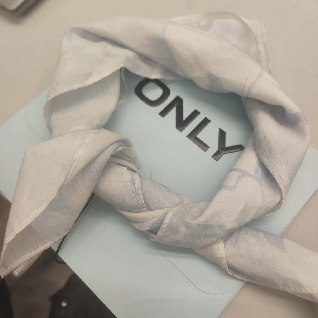 ONLY-love高级感丝巾