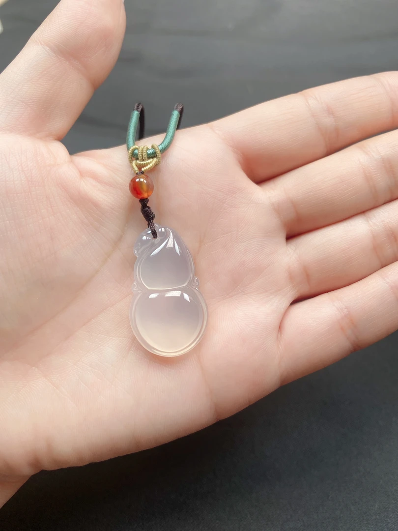 天然玛瑙玉髓葫芦吊坠高冰高透配绳多样性发货