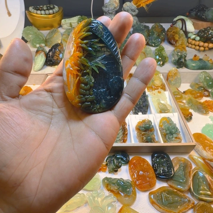 善***阁蛇纹石玉未镶嵌颈饰