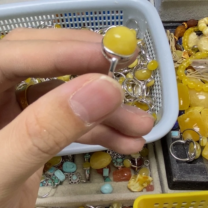 银S925镶嵌蜜蜡裸石戒指