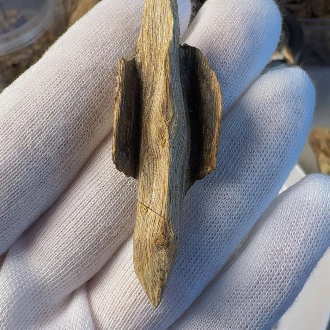 沉香沉香碎屑高州虎斑棋2.41克