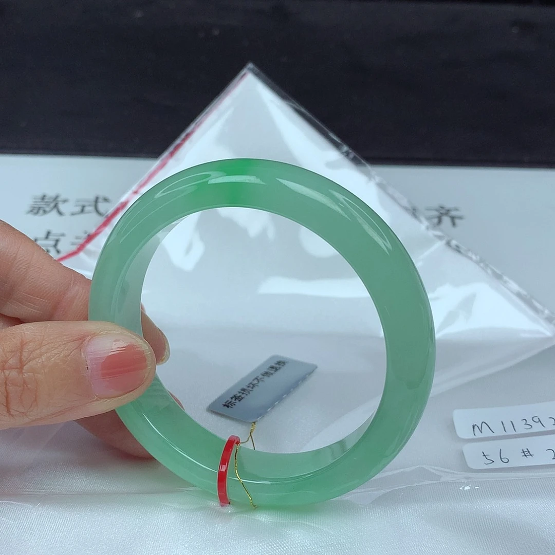 翡翠手镯未镶嵌56圈3927