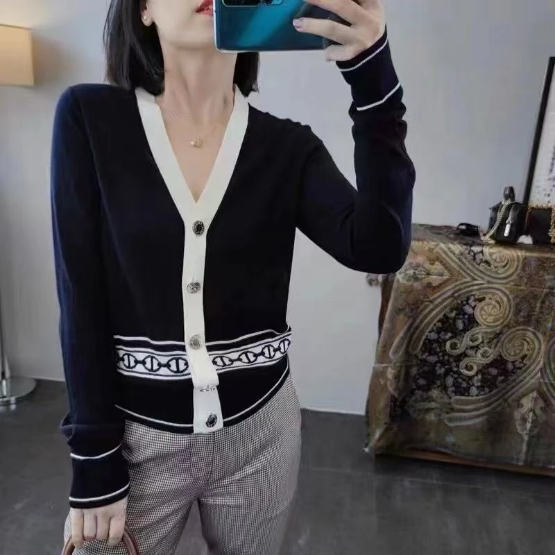 M1450 气质百搭V领提花长袖薄款针织衫  衣长 55 款号GY1005